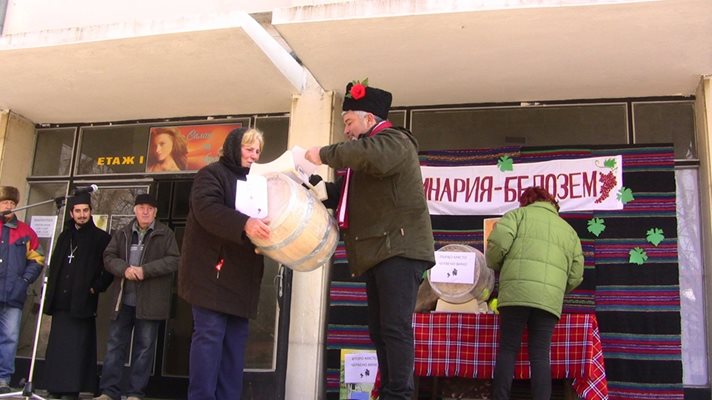 Както всяка година, награждаването на най-добрите винари, ще се проведе на площада в Белозем