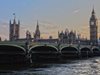 Великобритания повишава медицинския данък за чужденци
