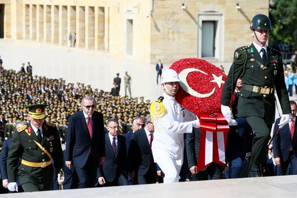 Турският президент Ердоган отбеляза Деня на победата
Снимки: Ройтерс