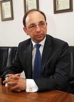 Николай Василев е бил член на две правителства. В кабинета "Сакскобургготски" (2001-2005 г.) е вицепремиер и министър на икономиката, а след това и на транспорта и съобщенията. В правителството на тройната коалиция (2005-2009 г.) е министър на държавната администрация.