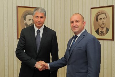Президентът Румен Радев се срещна на „Дондуков“ 2 днес с министъра на вътрешните работи на Азербайджан Вилаят Ейвазов, който е на посещение у нас.Снимки прессекретариат на държавния глава