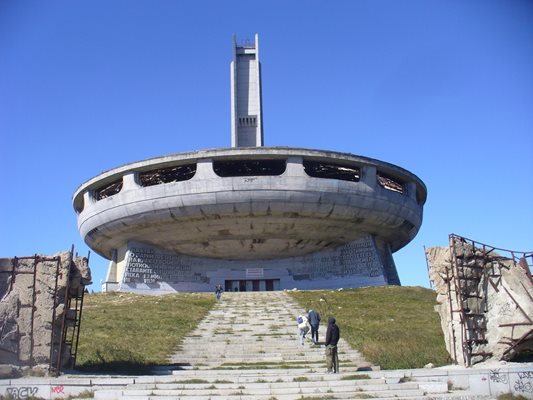 Бившият Дом-паметник на БКП на връх Бузлуджа