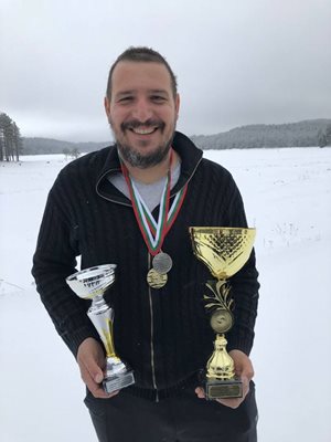 Шампионът Слави Лазаров с титлите
