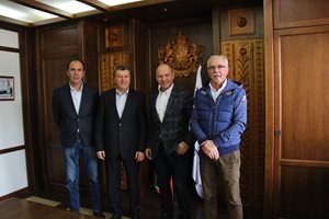 Марк Жирардели при кмета на Банско за ските