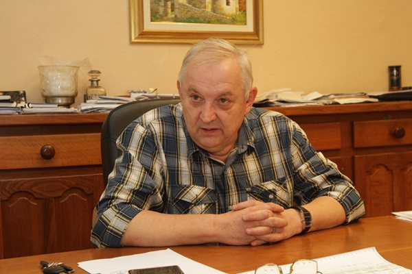 Валентин Николов
