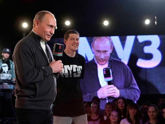 Путин вдига рейтинг с хип-хоп парти