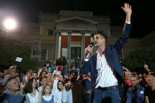 Племенникът Костас Бакоянис бе избран за кмет през юни.