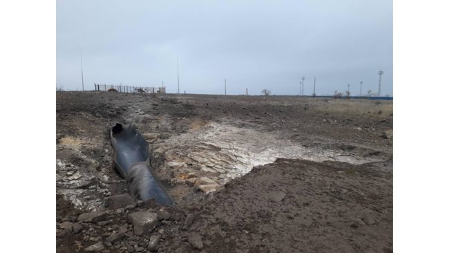 Gas pipeline splits, 28 m of pipes are replaced all night (overview)