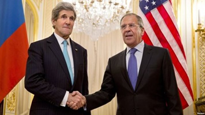 Руския министър на външните работи Сергей Лавров и американския му колега Джон Кери.