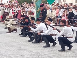 Четниците на Чардафон Велики са готови за стрелба.

СНИМКИ: Авторът.