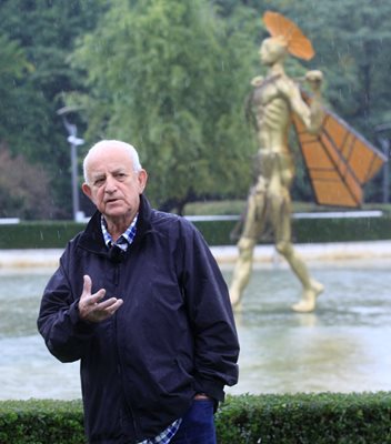 Скулпторът Павел Койчев на откриването на "Водна паша" в столичния Южен парк