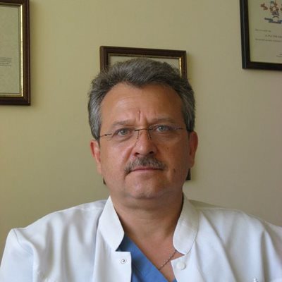 Читателка: Първо се насочих към проф. Васил Каракостов заради опита му, а вече знам лично защо е търсен