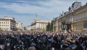 Ето ги софийските рокери - вижте зрелищното шествие на хиляди мотористи за откриването на сезона (Видео)