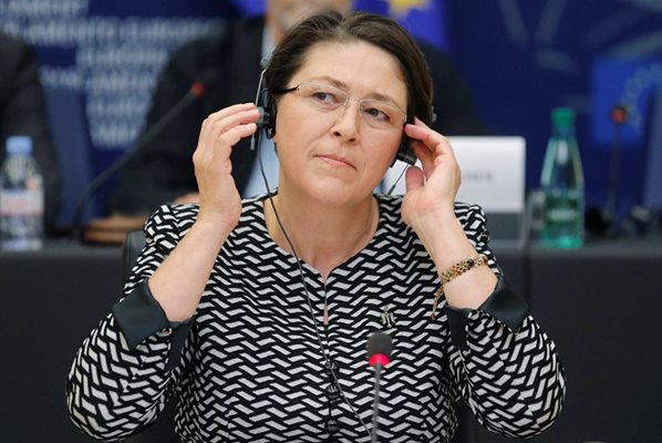 Виолета Булц по време на изслушването и? в Европейския парламент.