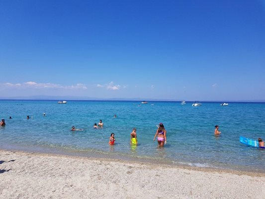 Чистото море в Гърция привлича милиони туристи.    СНИМКА: НИКОЛАЙ ЛИТОВ