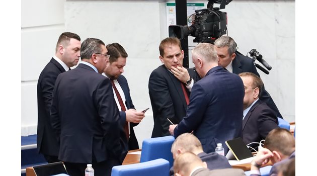 Групата на Ахмед Доган в парламента ще се изписва “ДПС - ДПС”.