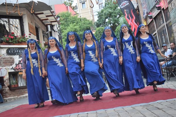 Арменската общност в Пловдив показа най-красивите си танци. Снимки: Авторът