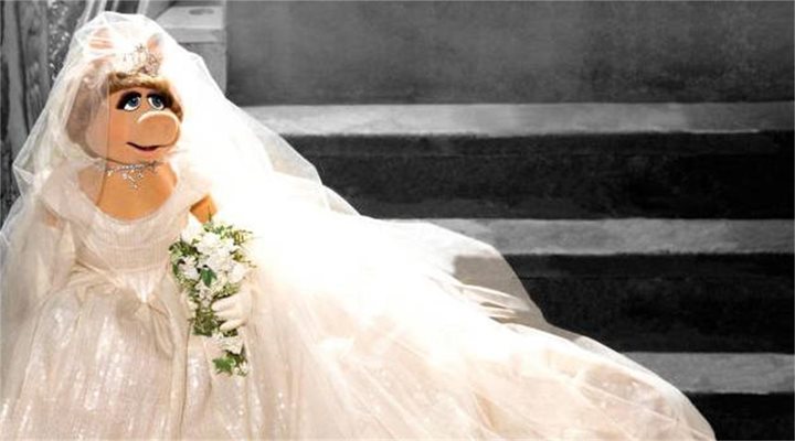 Мис Пиги се жени за Кърмит в кралска рокля