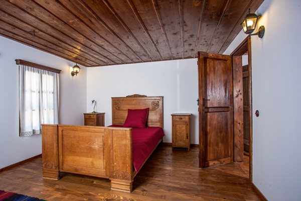 Стая за гости в хана. Леглото е оригинално.
