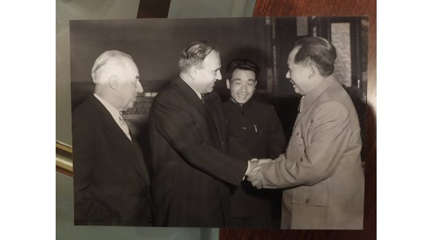 Райко Дамянов като държавен глава на България се среща с Мао Дзедун по време на официално посещение в Пекин преди разрива в отношенията между двете страни. 
СНИМКА: ЛИЧЕН АРХИВ НА ДАМЯН ДАМЯНОВ