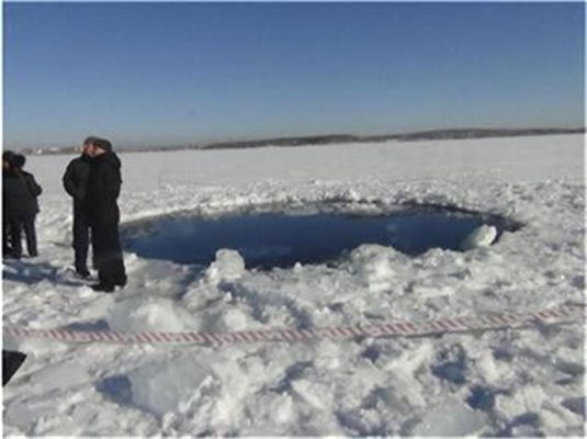 Експерти са отцепили езерото Чебаркул в Урал, където падна космическия обект от Челябинск. СНИМКА: РИА Новости