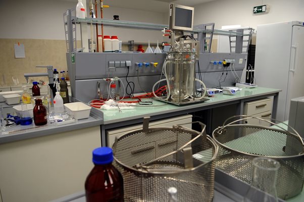Биохимична лаборатория в “София Тех парк”. На територията на парка има много съвременна техника, която се ползва от стартъпи за разработване на техни продукти.

СНИМКА: “24 ЧАСА”