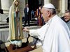 Папа Франциск благослови плевенска статуя на Дева Мария от Фатима