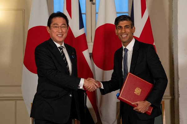Японският министър-председател Фумио Кишида и премиерът на Великобритания Риши Сунак СНИМКА: Ройтерс