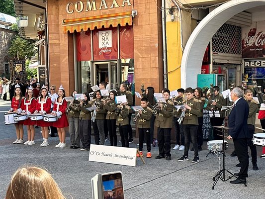 Млади музиканти впечатлиха с таланта си.