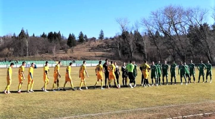 На стадион “Орчо войвода” в Панагюрище маричани изпробваха нови тактически прийоми. 