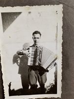 Дядото на Орлин Павлов можел да свири на акордеон и цигулка.