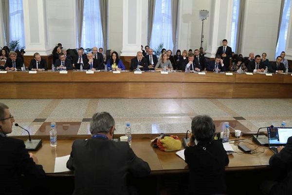 Повече от 56 представители на авторитетни чужди медии задаваха въпроси на българския премиер и министрите му.