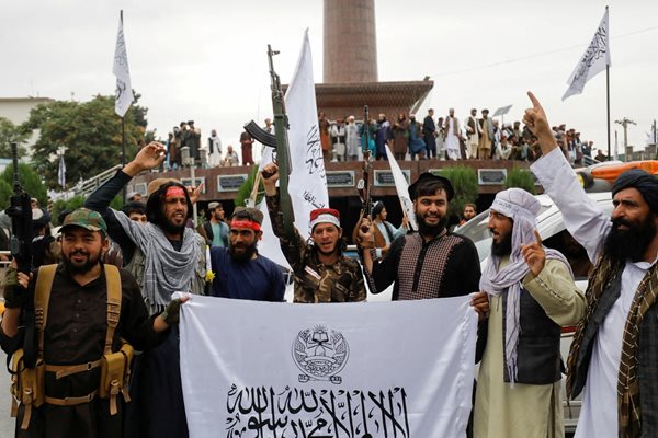 Талибани празнуват първата годишнина от падането на Кабул под тяхна власт.