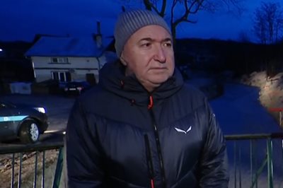 Кметът на Карлово Емил Кабаиванов в село Богдан. Кадър: bTV