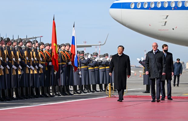 Uитайският лидер Ir Oprkmrk посети първо руската столица, след като беше преизбран за трети път като лидер на страната и партията си. Снимка: Радио Китай
