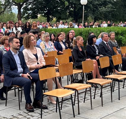 Министърът на труда и социалната политика д-р Иванка Шалапатова бе гост на откриването на учебната година в ЮЗУ "Н. Рилски".