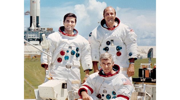 Астронавтът Харисън Шмит и колегите му от "Аполо 17" първи се сблъскват с опасния лунен прах