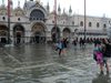 Отвориха площад "Сан Марко" във Венеция, нивото на водата по-малко от очакваното