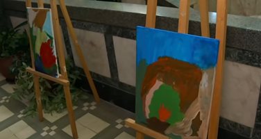 Сашко, който изчезна от Перник миналата година, с авторска изложба - рисува планини и ангели