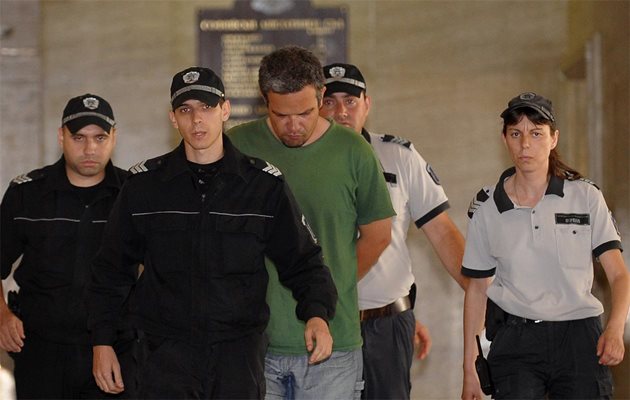 Пламен Трифонов лежа 4 месеца в затвора за убийството на Яна, след което беше освободен.