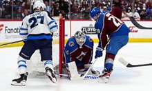 Александър Георгиев с нова победа в плейофите на НХЛ, Овечкин приключи