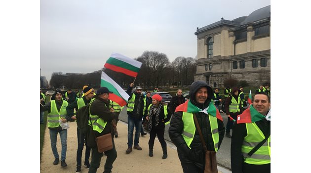 С шествие протестиращите преминаха по улиците на Брюксел, за да стигнат до площада