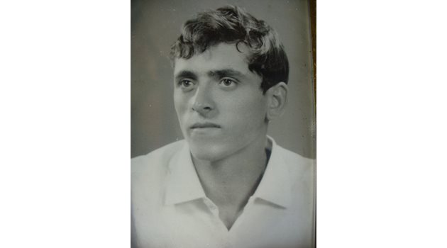 Снимка на убития редник Никола Бояджийски от времето преди да влезе в казармата.
