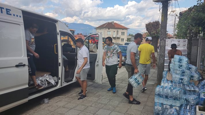 В Каравелово имат нужда от всякаква помощ.