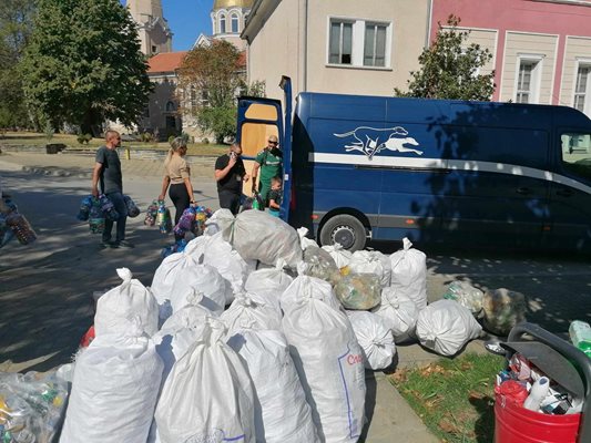 В Лясковец също даряваха щедро и с отговорност към реклирането на пластмаси