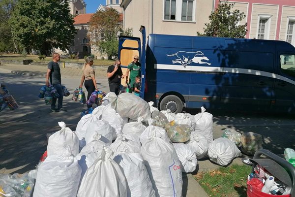 В Лясковец също даряваха щедро и с отговорност към реклирането на пластмаси