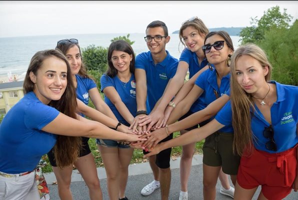 Нови 20 активни студенти от България стават част от младежкия Екип Европа