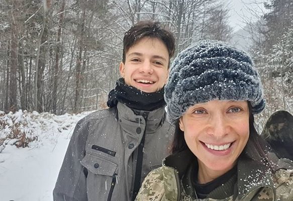 Яна Маринова със сина си Никола, докато той беше в страната ни за зимната си ваканция.
