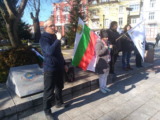 Председателят на партия "Възраждане"  в Пловдив Траян Узунов