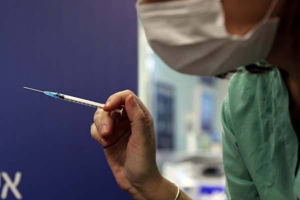 Броят на гърците, които са получили поне една доза ваксина срещу коронавирус, достигна 1 милион във вторник.